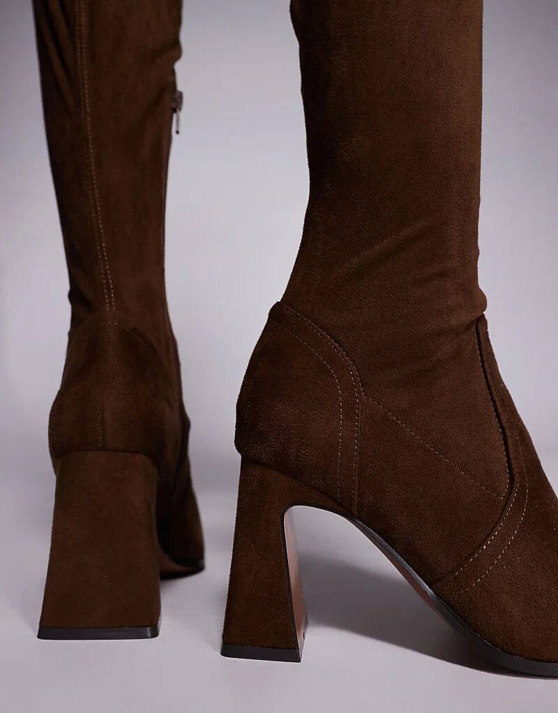 Сапоги выше колена ASOS DESIGN Kira с острым носком из замши шоколадного цвета — фото 2