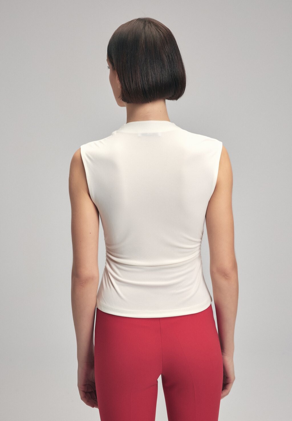 

Блуза SLEEVELESS SHIRED adL, белый