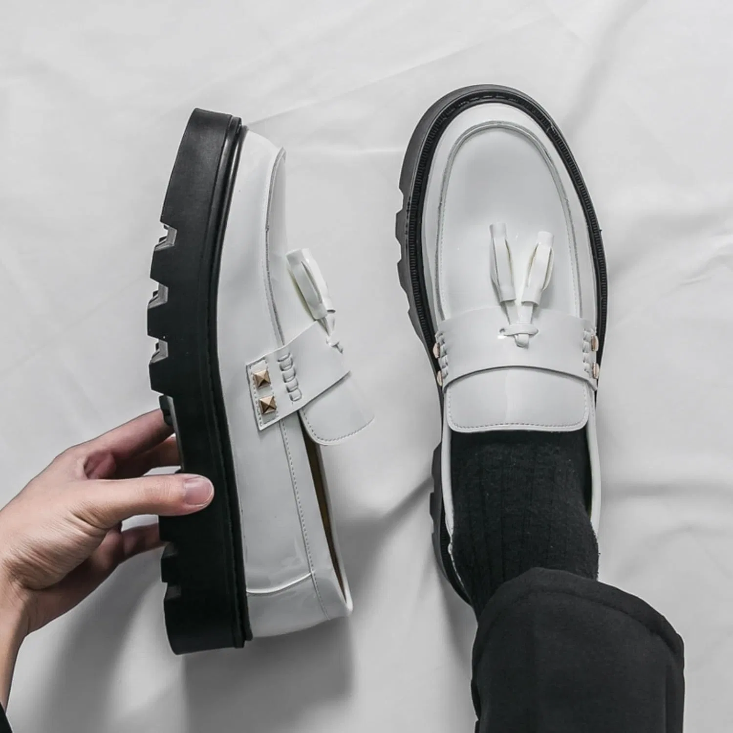 Лоферы мужские с металлическим декором, Patent Leather, White — фото 2