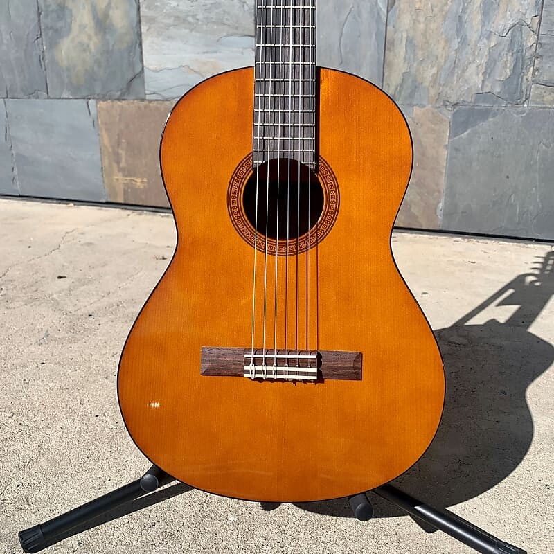 

Акустическая гитара YAMAHA HALF SIZE CLASSICAL GUITAR