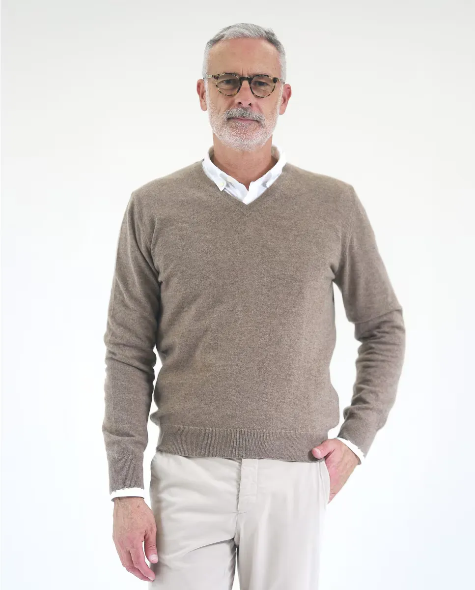 

Мужской свитер из 100% кашемира светло-коричневого цвета с V-образным вырезом Wickett Jones, светло-коричневый