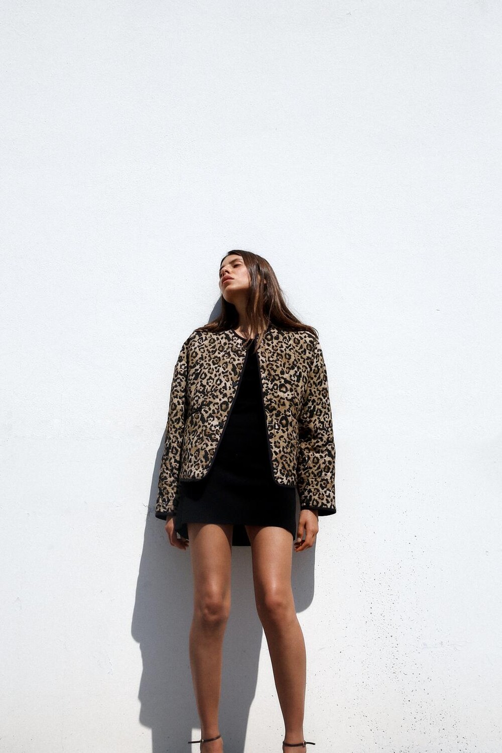 

Утепленная куртка с животным принтом ZARA, цвет leopard