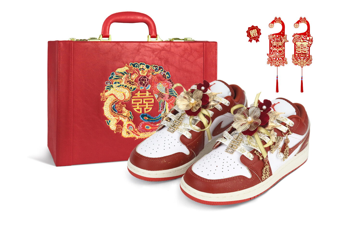 

Детские кроссовки Air Jordan 1 Basketball Grade School, красный/белый/золотой