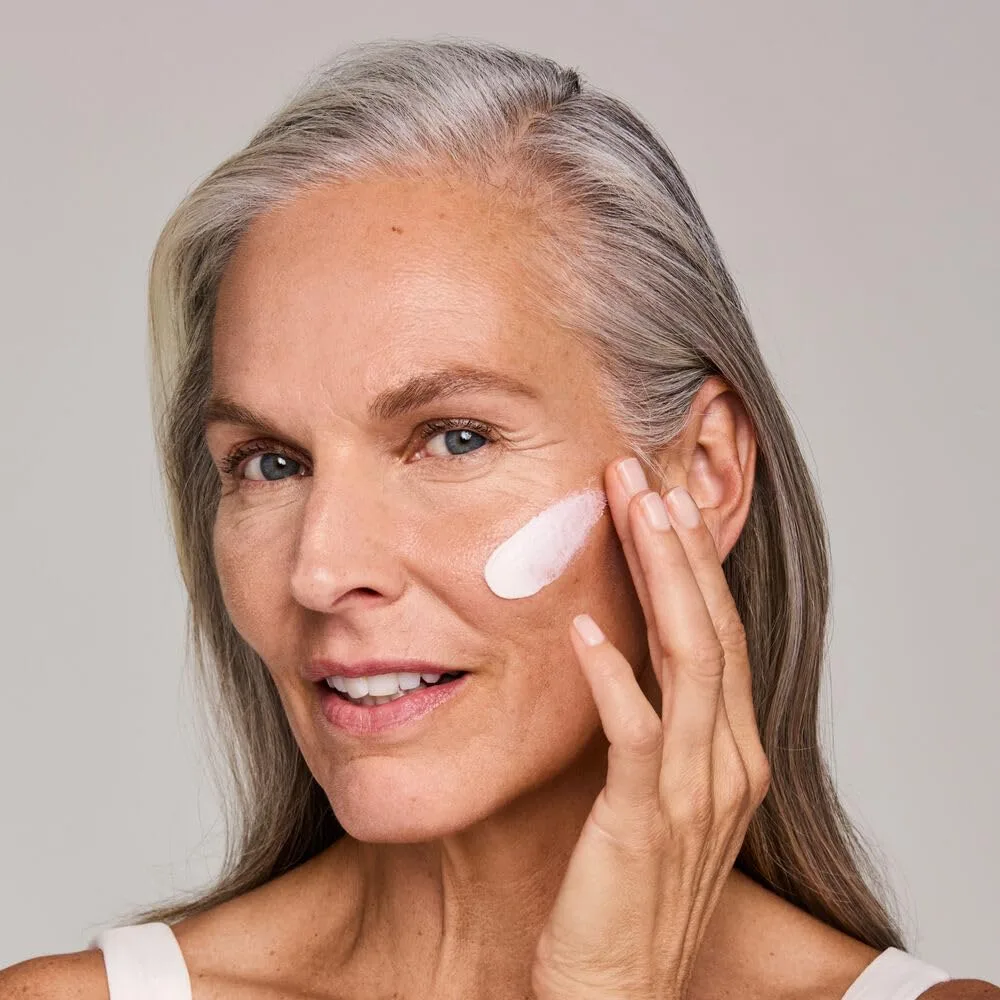 Увлажняющий ночной крем для лица и шеи Estée Lauder Resilience Multi-Effect с тремя пептидами | Придает объем и обладает омолаживающим эффектом — фото 2