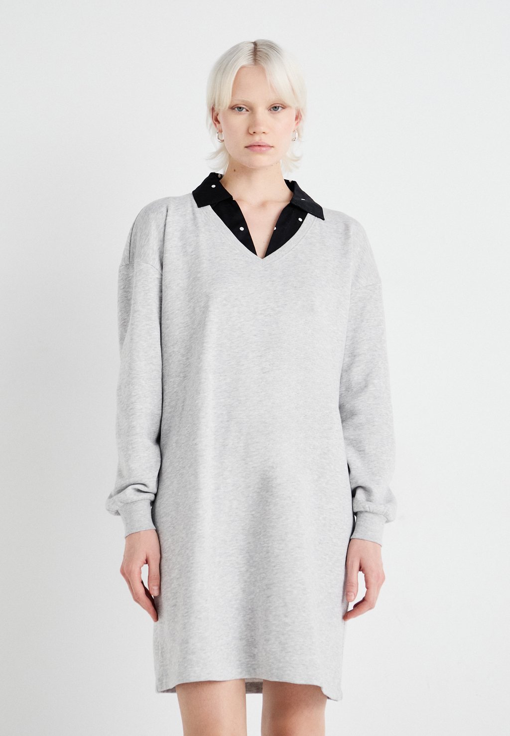 

Повседневное платье ONLFEEL VNECK DRESS ONLY, светло-серый
