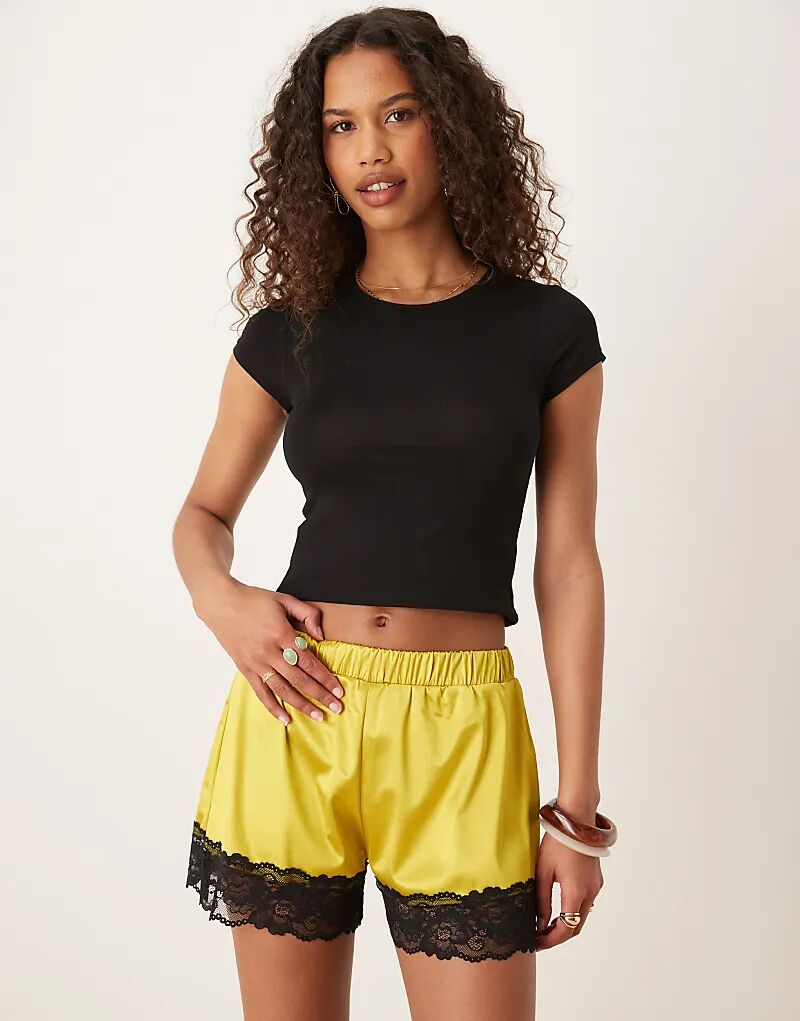

Свободные шорты из эластичного атласа ASOS DESIGN цвета лайма с отделкой из черного кружева