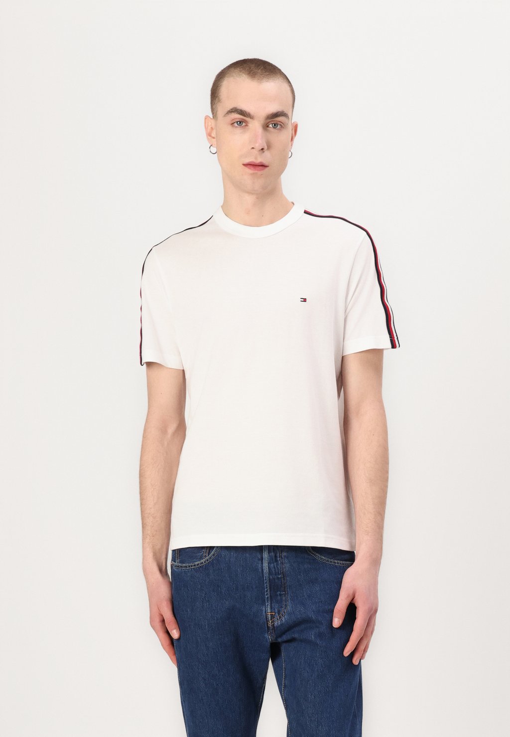 

Базовая футболка GLOBAL STRIPE TAPE TEE Tommy Hilfiger, белый