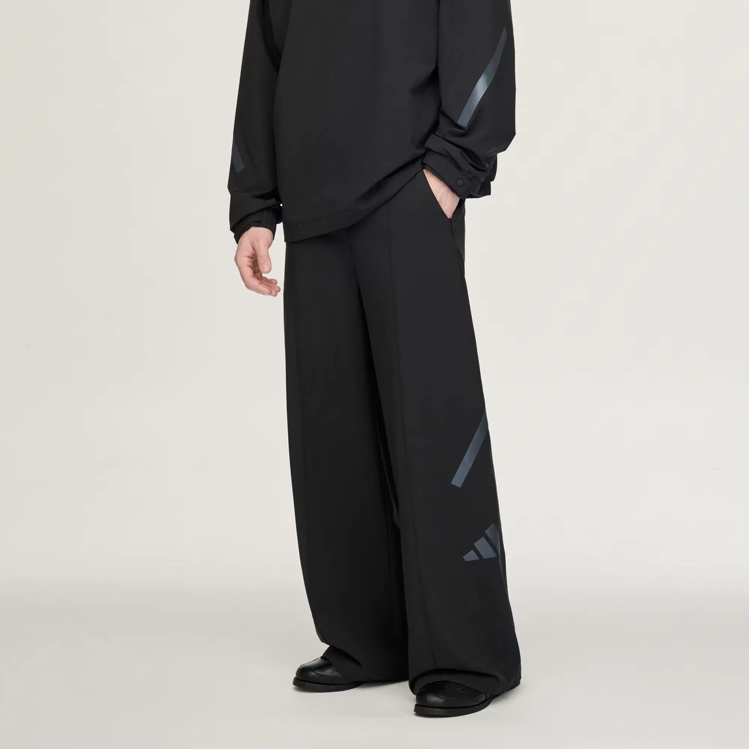 Повседневные брюки Adidas x Entire Studios Z.N.E Uniform черные — фото 4