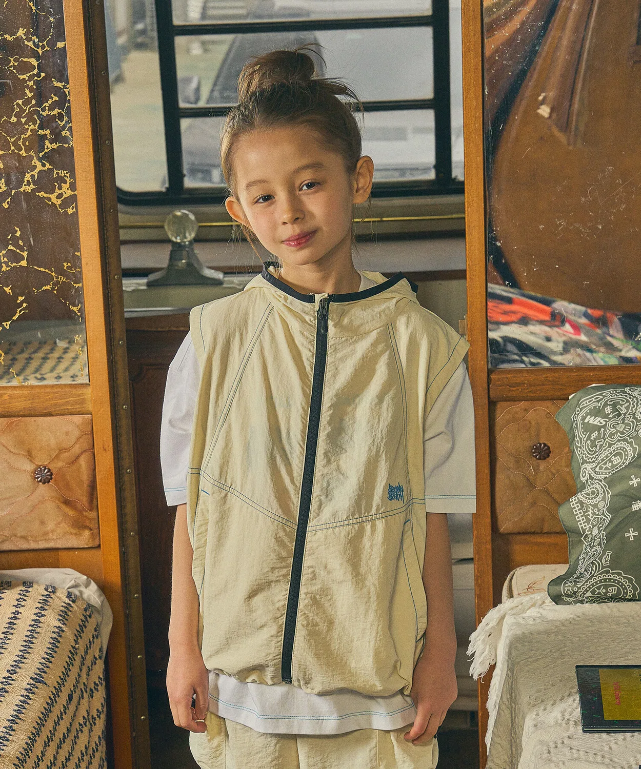 Детский нейлоновый жилет кремового цвета от Brownbreath Kids