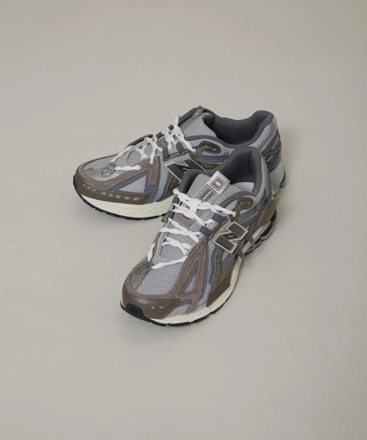 Мужские кроссовки New Balance 1906A с сеткой и кожаными вставками коричневые