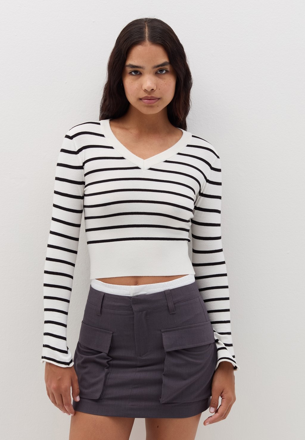 

Джемпер CROP WITH V NECK AND STRIPES B.ANGEL, белый