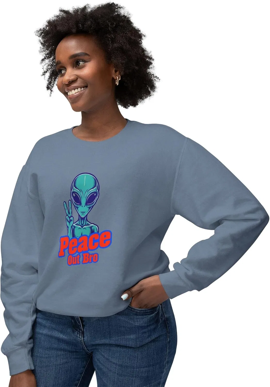Свитшот Peace Out Bro Alien Unisex - винтажный космический дизайн, футболка с забавным знаком мира, повседневная одежда с крутым принтом пришельца GENERIC, синий — фото 3