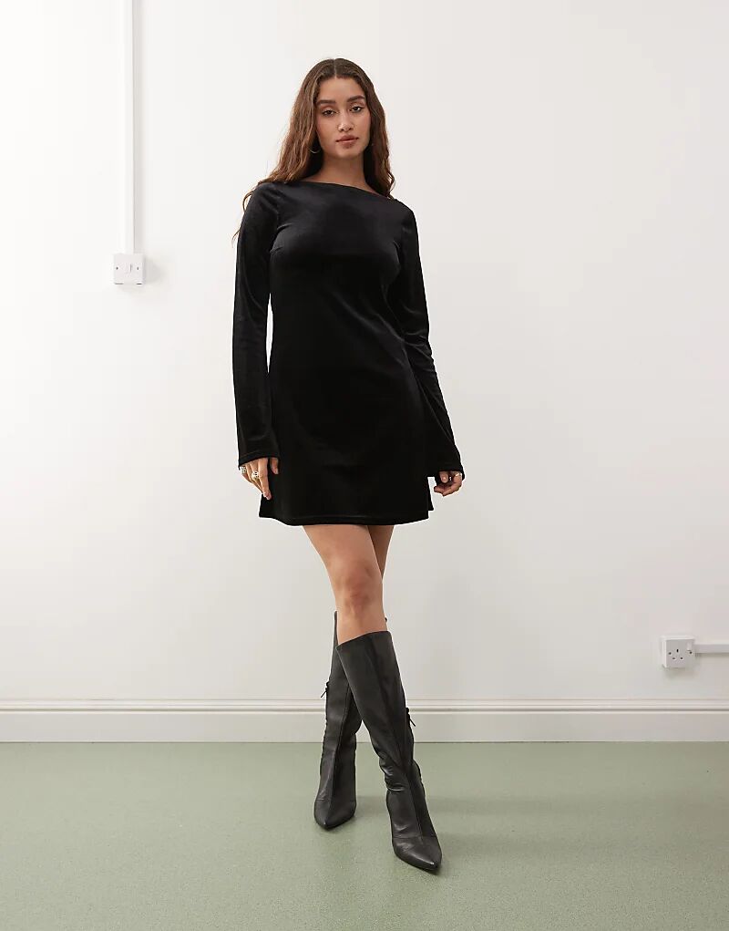 

Бархатное мини-платье Monki с длинными рукавами черного цвета