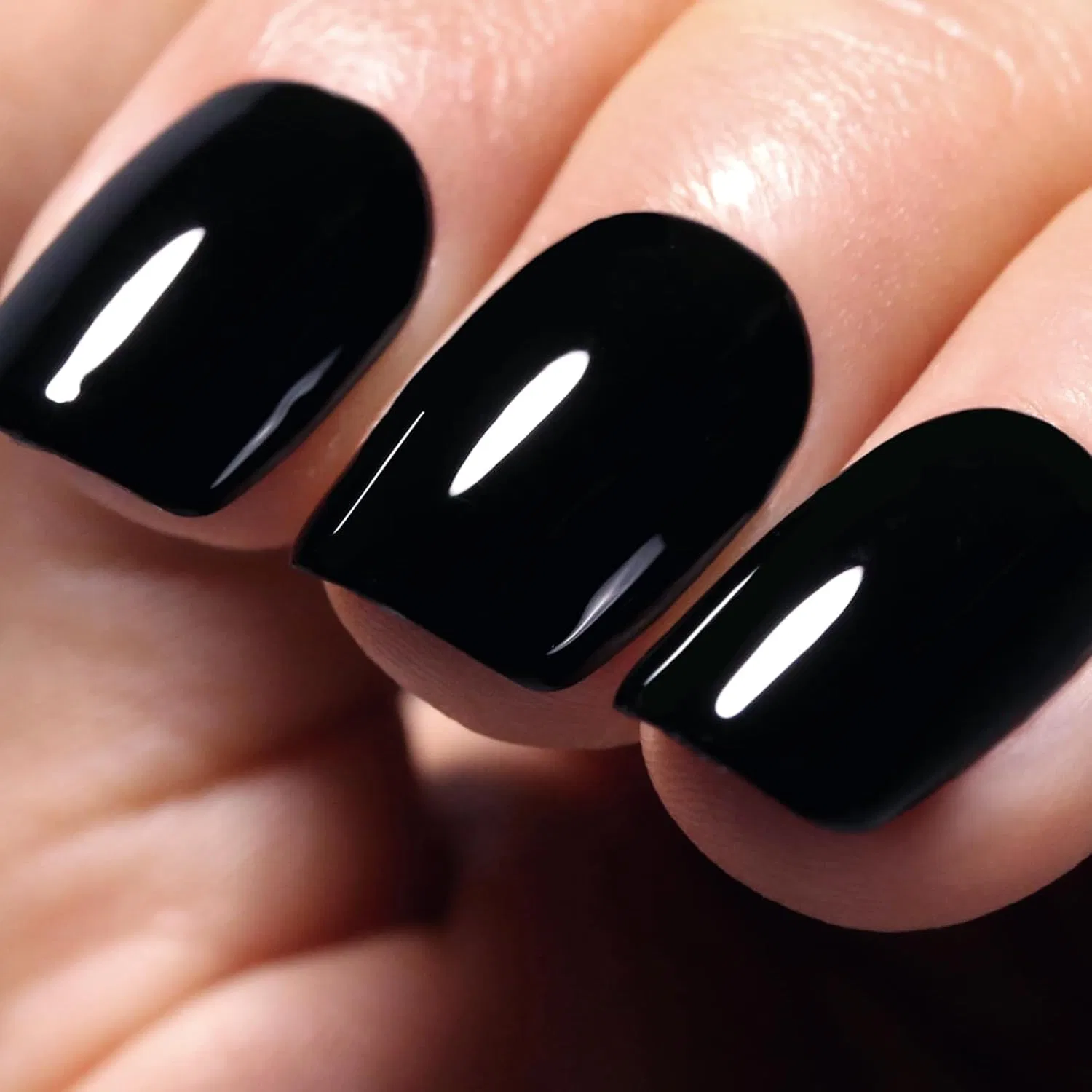Черный УФ-гель-лак для ногтей «Black UV Nail Polish» от Ozzeal Ozzeal