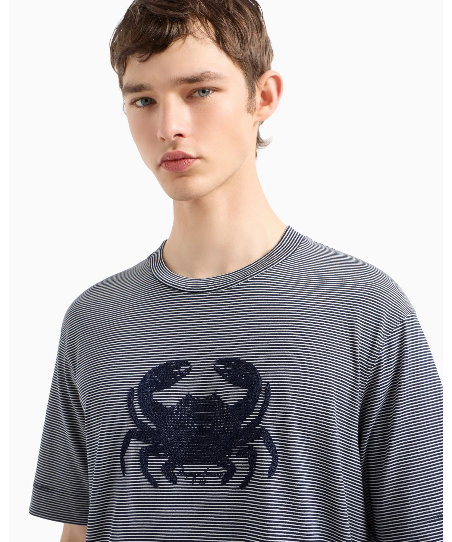 Мужская футболка с вышивкой EMPORIO ARMANI синяя