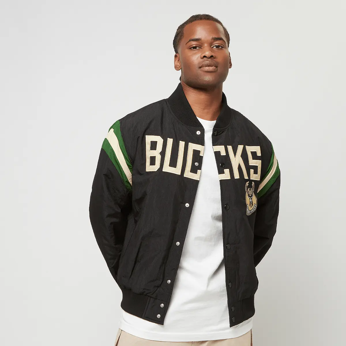 

Куртка New Era NBA Panel Bomber Chicago Bulls, черный/бежевый