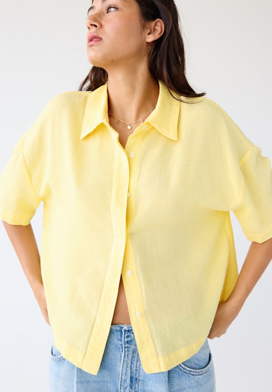 

Блуза PULL&BEAR Button-down blouse, Yellow