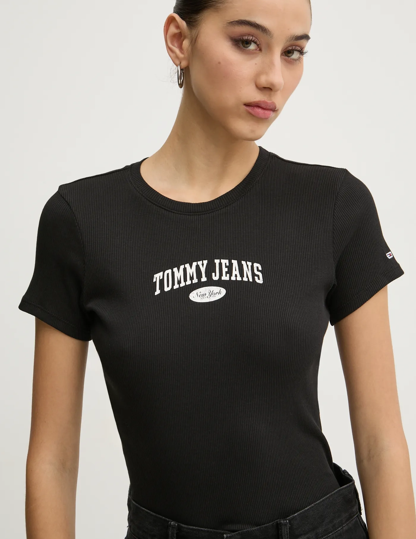 

Хлопковая футболка Tommy Jeans, черный