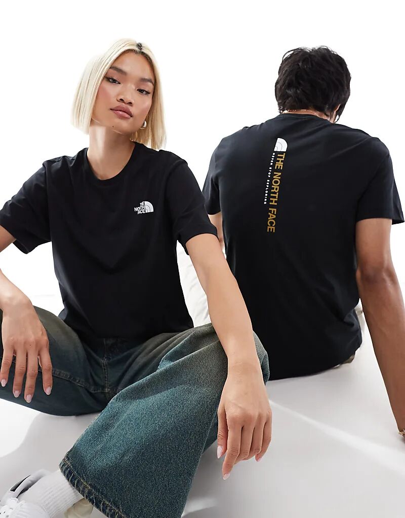 

The North Face – Футболка черного цвета с вертикальным логотипом на спине