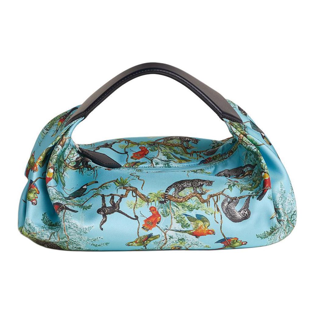 

HERMES Сумка обеденная Balusoie из шелка и кожи, P3 Bleu Du Nord Blue & 76 Blue & Indigo Indigo