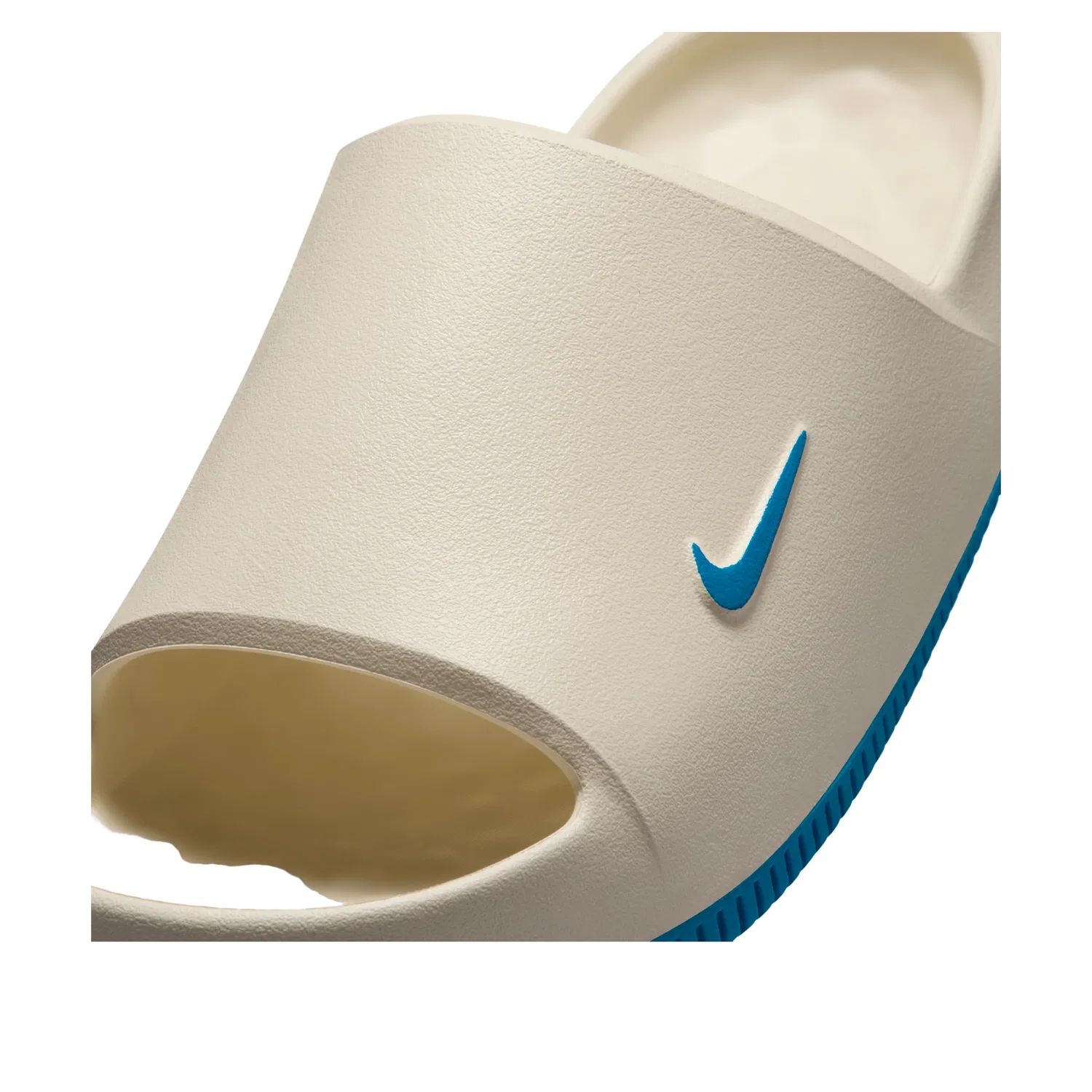 Шлепанцы Nike Calm Slides 'Carolina Panthers' IM7299-100, бежевый — фото 4