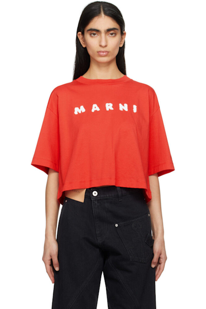 

Красная квадратная футболка с нацарапанным логотипом «Marni»