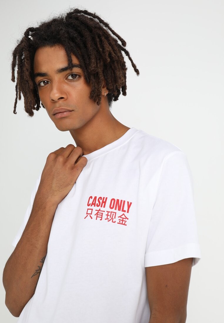 Футболка с принтом CASH ONLY Mister Tee, белый — фото 4