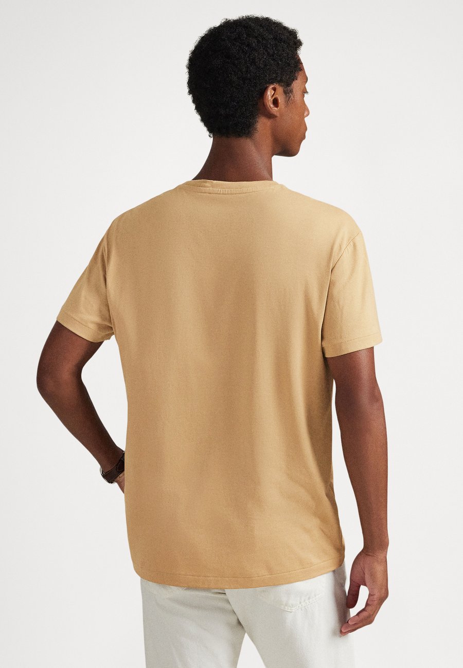 Футболка Polo Ralph Lauren CLASSIC FIT LOGO JERSEY T-SHIRT, Classic Camel/Beige — фото 3