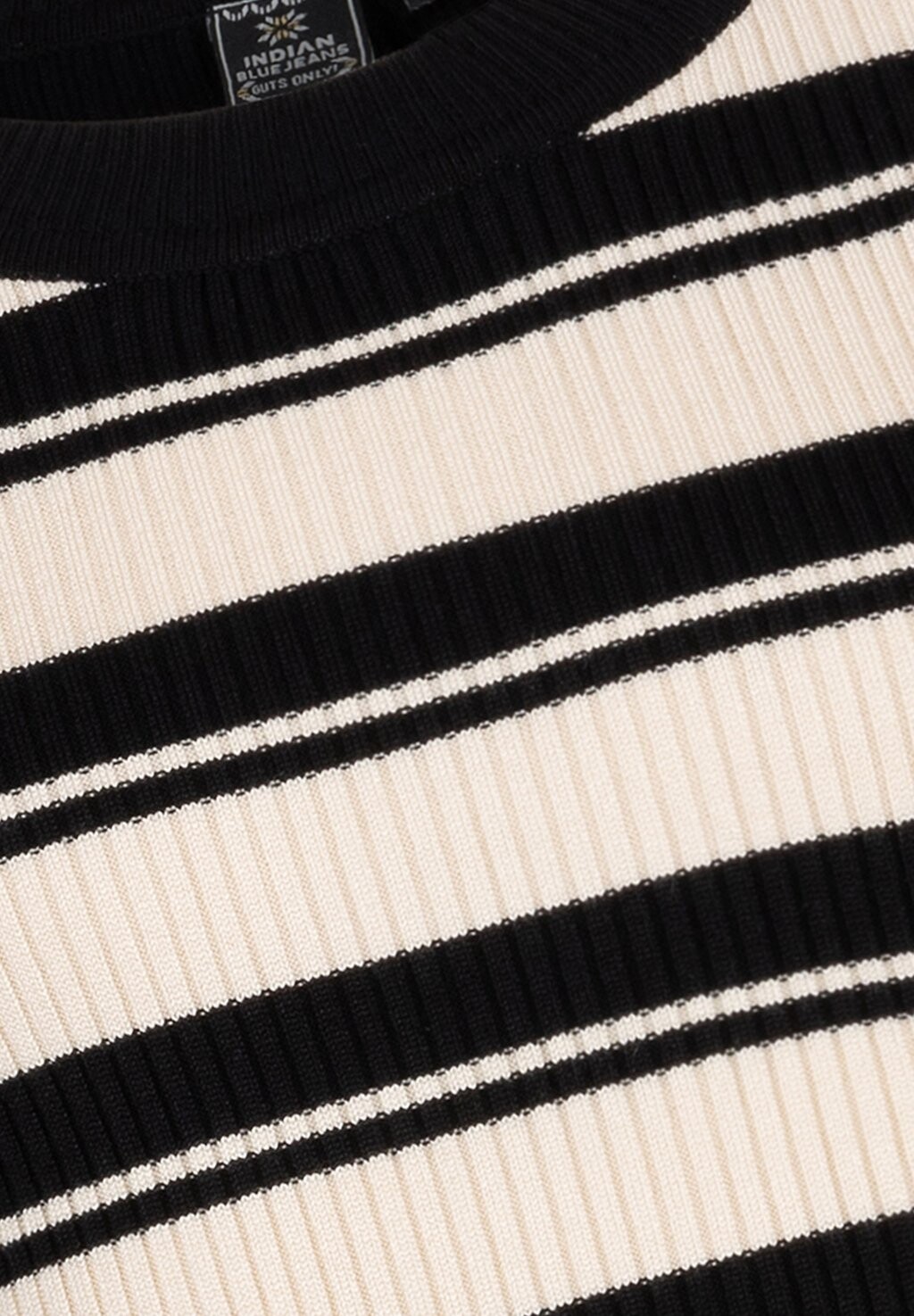 

Джемпер STRIPED CROPPED Indian Blue jeans, черный