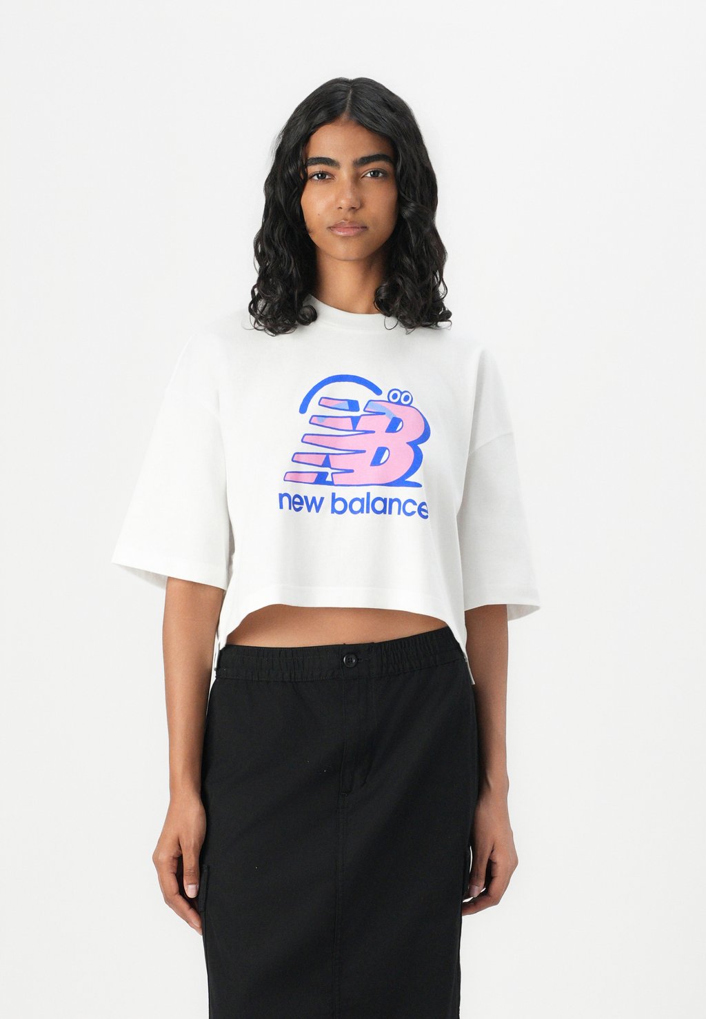 

Футболка с принтом FACE OKA SMILE CROPPED TEE New Balance, белый