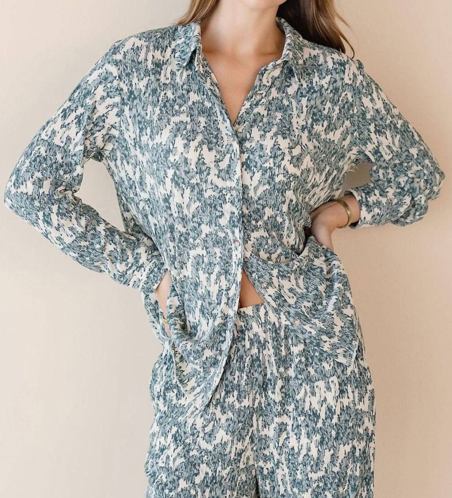 

Рубашка Sheila Button Shirt в зелено-белом цвете Gentle Fawn