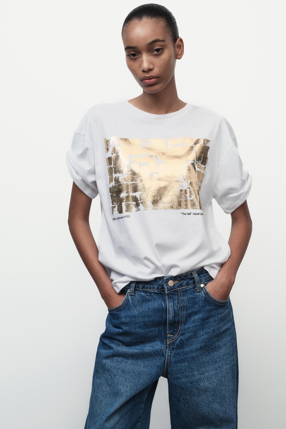 

Футболка с металлическим принтом ZARA, золотой