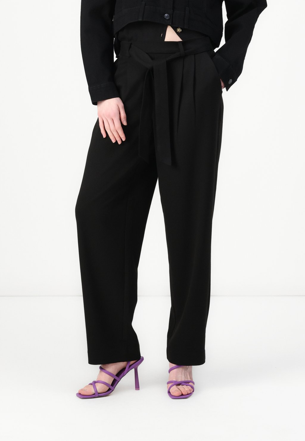 

Брюки OBJLISA STRAIGHT TIE PANT Object, черный