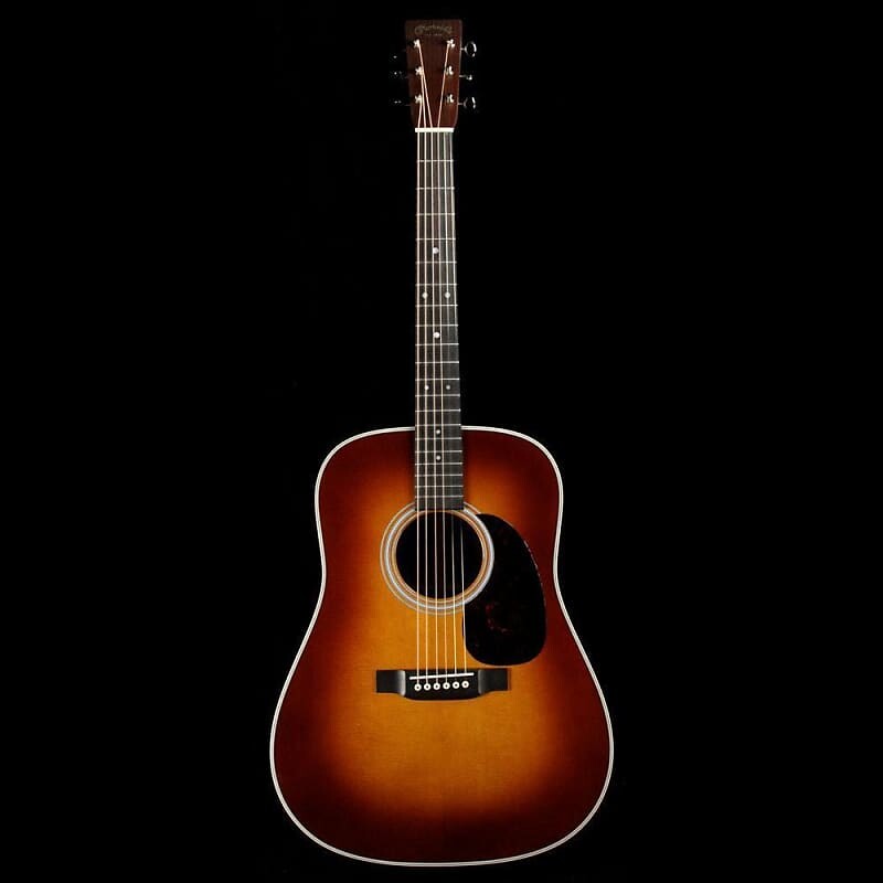 

Акустическая гитара Martin D-28 2017 Dreadnought Acoustic Guitar Ambertone With Hard Case