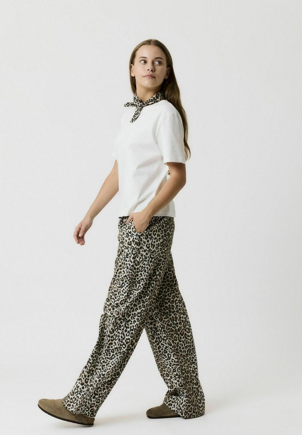 

Базовая футболка LOOSE FIT LMTD, кремовый