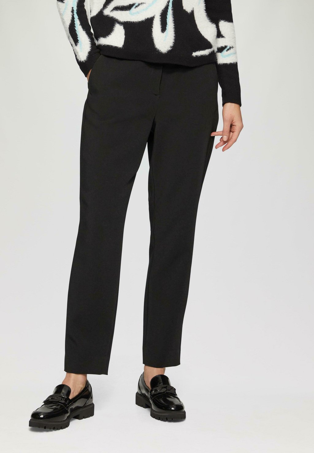 

Чиносы MIT GÜRTELSCHLAUFEN s.Oliver BLACK LABEL, черный