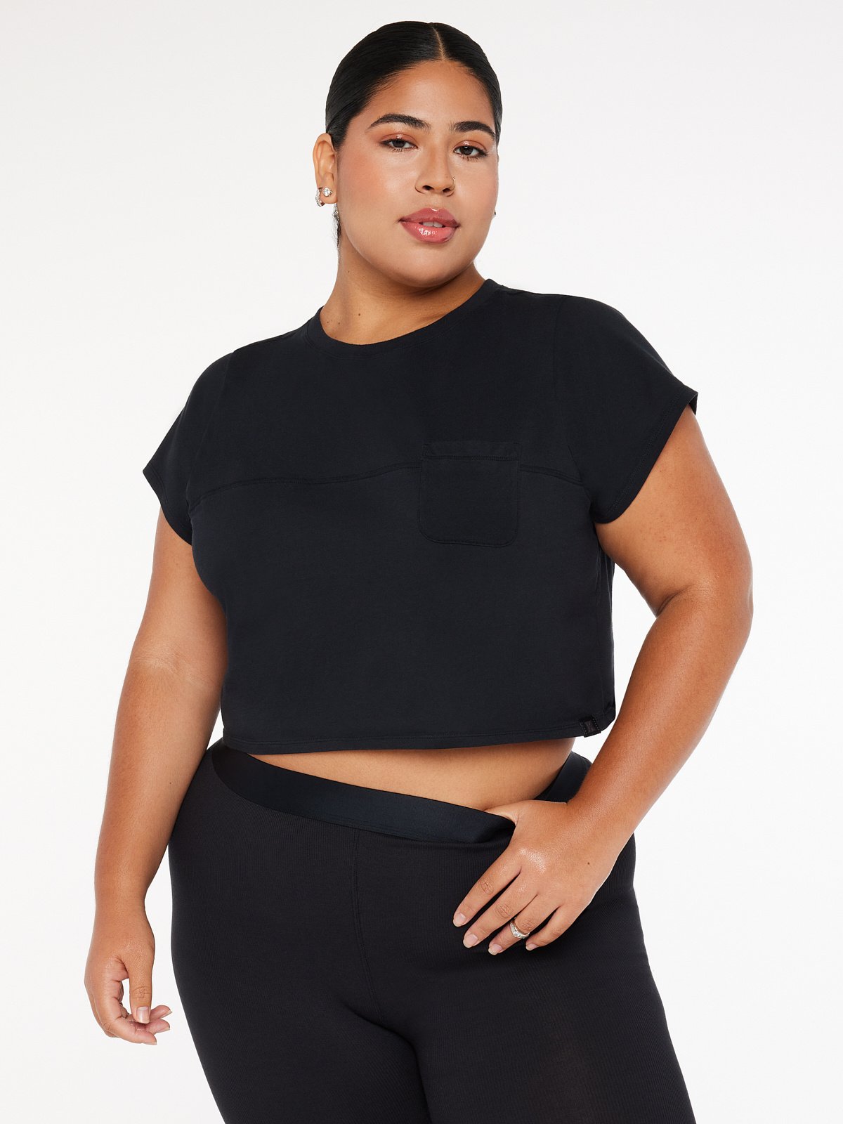 

Футболка Savage X Fenty Essential Baby Pocket, цвет Black Caviar