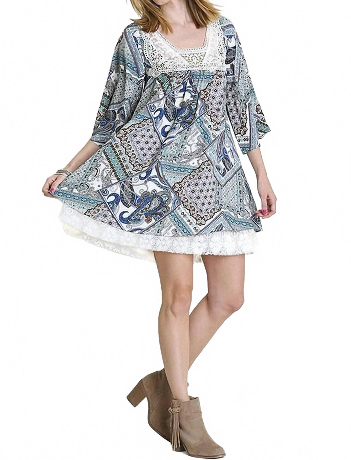 

Платье с кружевом и принтом пейсли и перекрестными лямками в цвете мокко и крем Umgee, кремовый