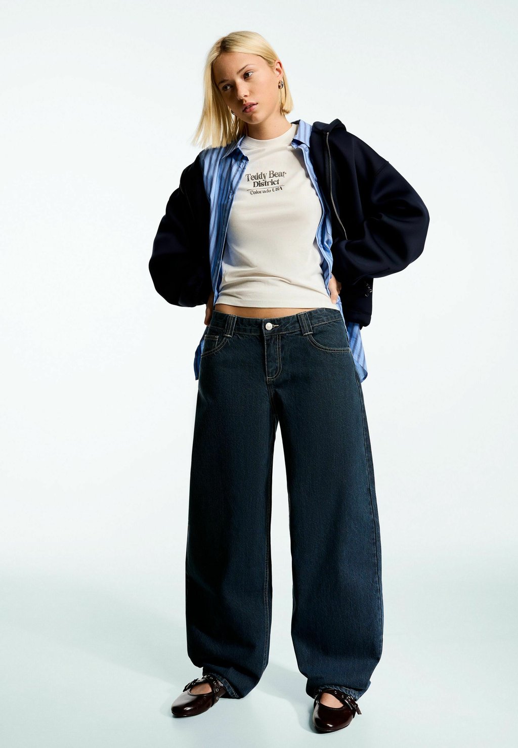 

Мешковатые джинсы Bershka, синий