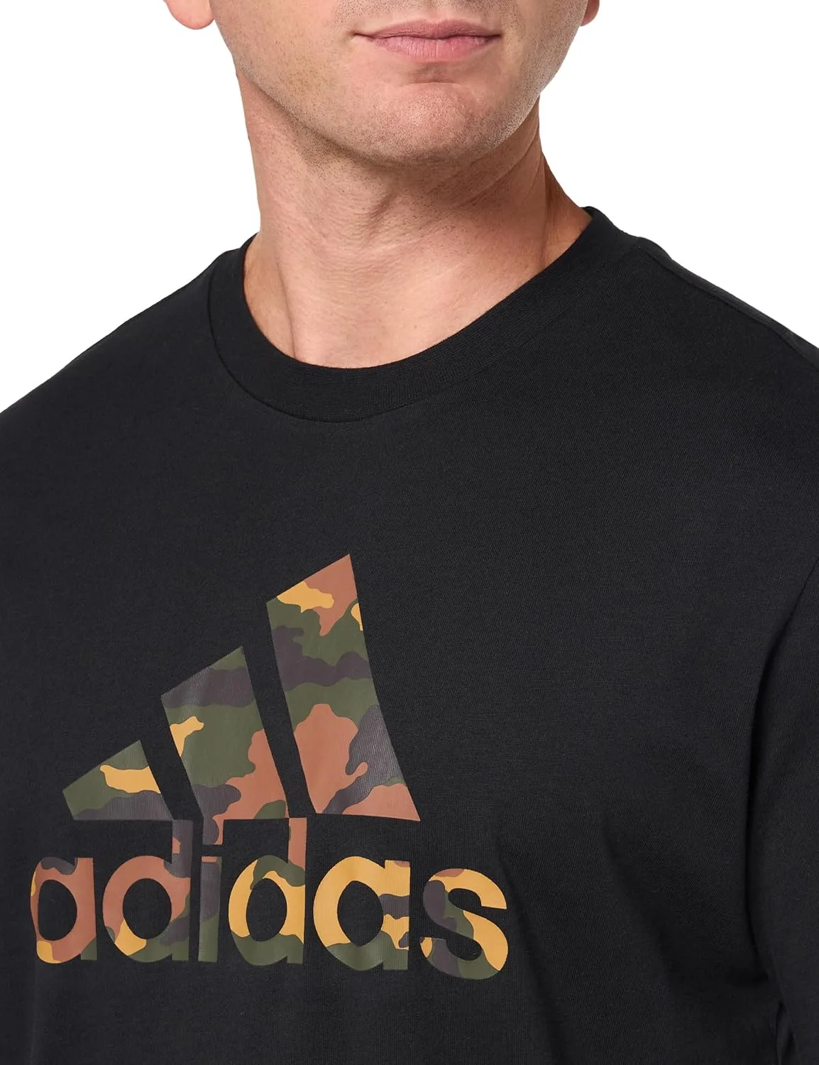 Футболка Adidas Badge of Sport с камуфляжным принтом — фото 3