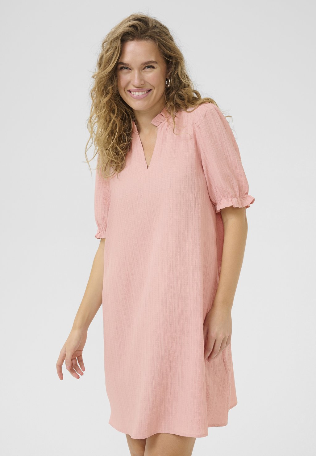 

Повседневное платье SHORT SLEEVE FRILLS Love Copenhagen, розовый