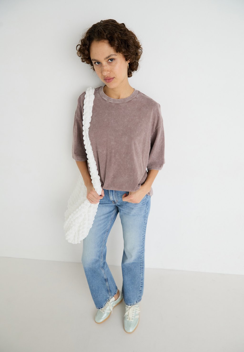

Джинсы Bootcut MOON MID WAIST Weekday, синий деним