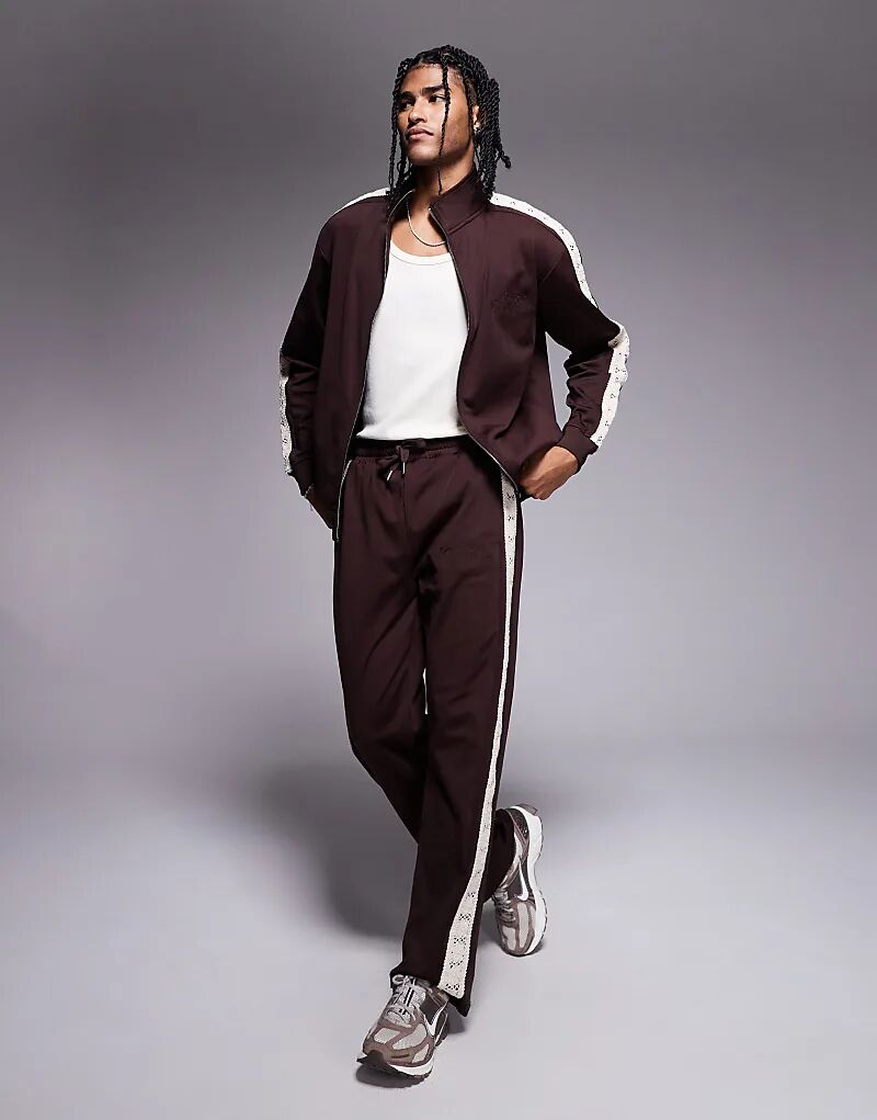 

Спортивные брюки River Island с широкими штанинами, связанные крючком, коричневого цвета