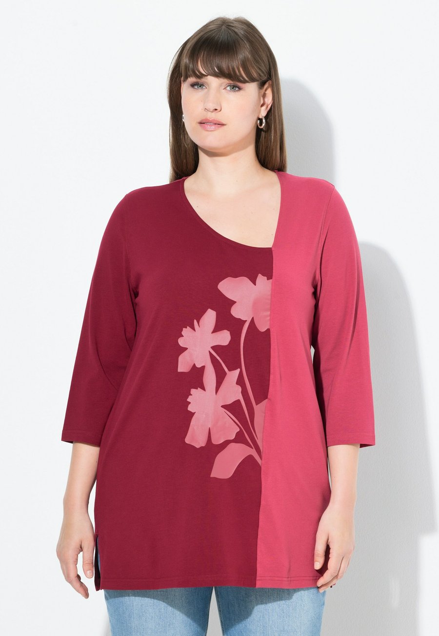 

Топ Ulla Popken COLORBLOCK 3/4 SLEEVE GRAPHIC, Dark Cherry Red/Red