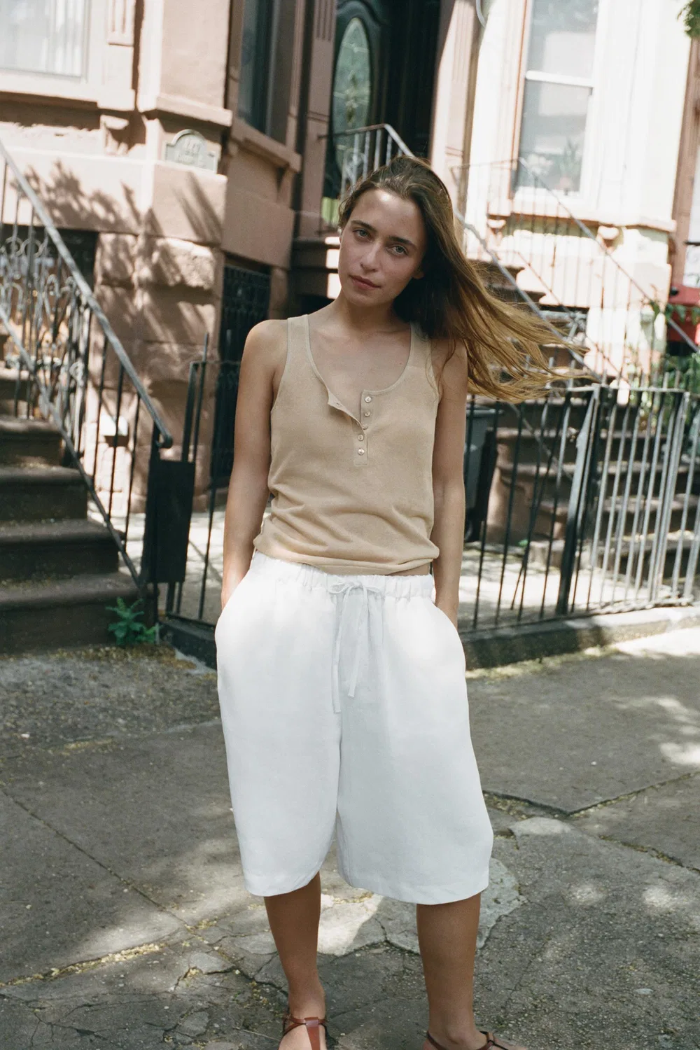 Льняные шорты-бермуды на завязках ZARA, White