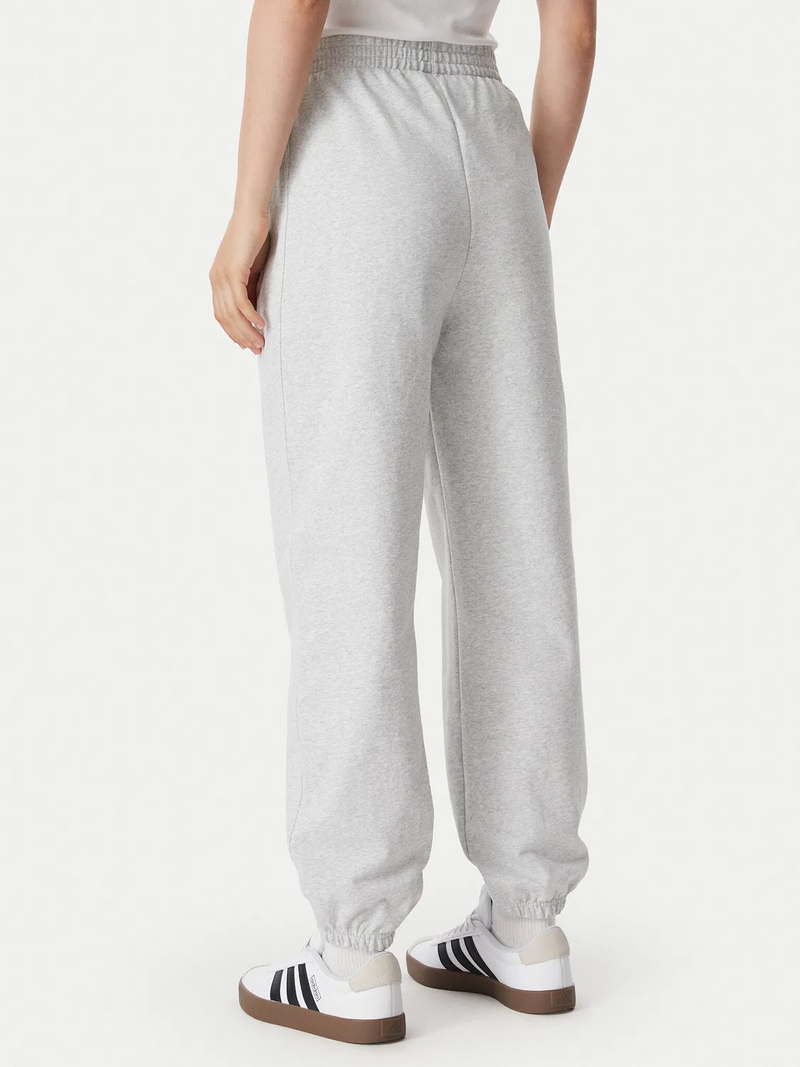 Женские спортивные штаны стандартного кроя Kit Small Logo Regular Cuffed Adidas, серый — фото 3