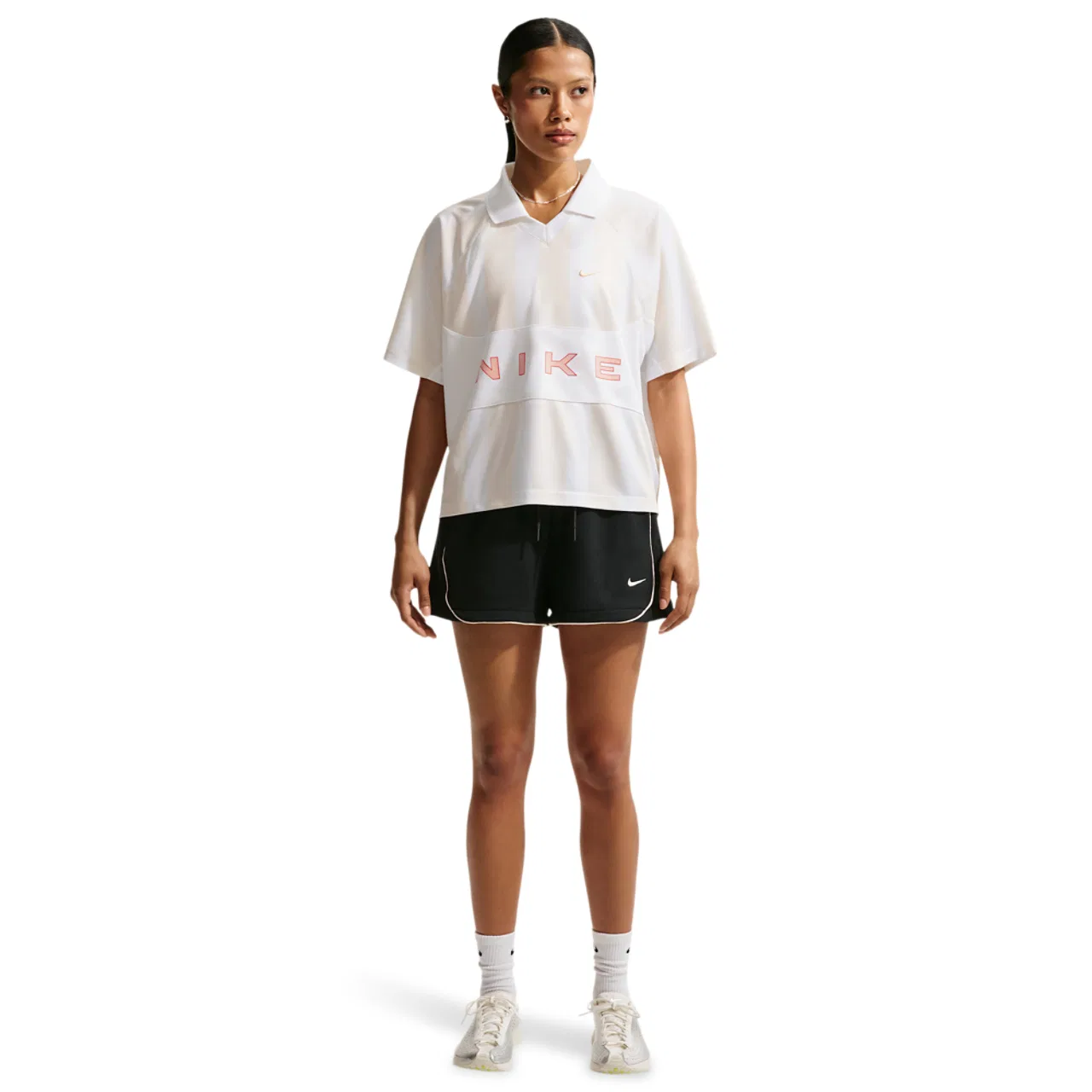 Женская футболка с вертикальными полосами Nike NSW Street Oversized SS Stripe Jersey, цвет Chalk/White/White — фото 3