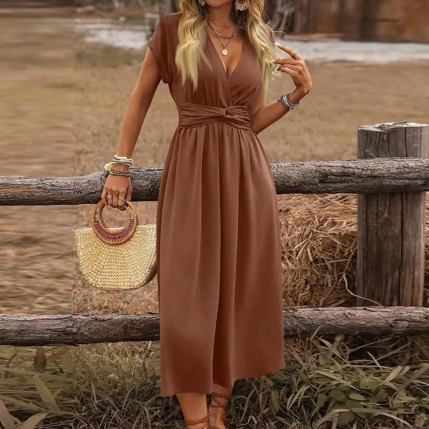 Женское макси-платье с V-образным вырезом и высокой талией, Light Brown — фото 2
