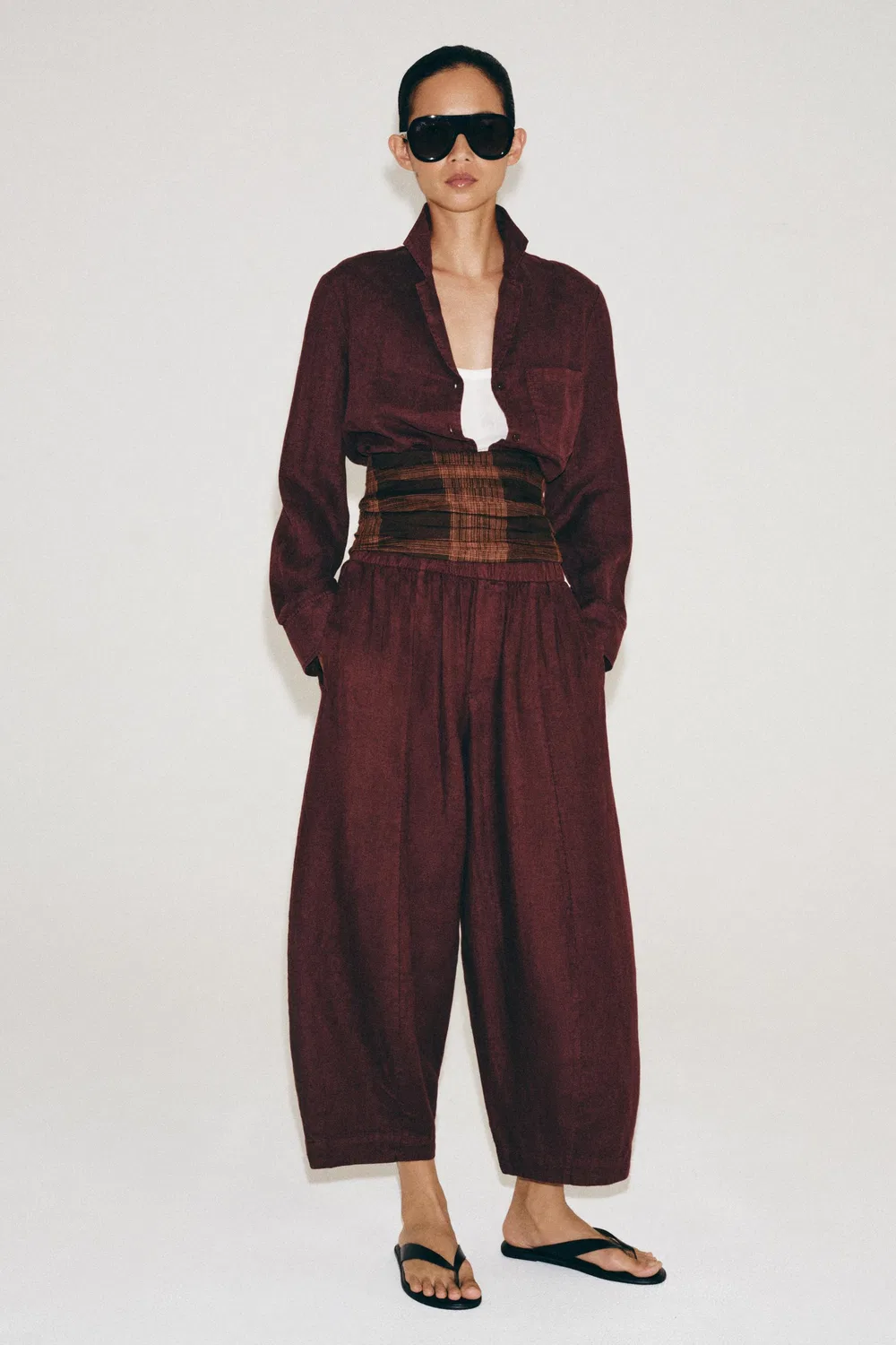 Брюки-бочки из коллекции ZW, 100% лен. ZARA, Wine