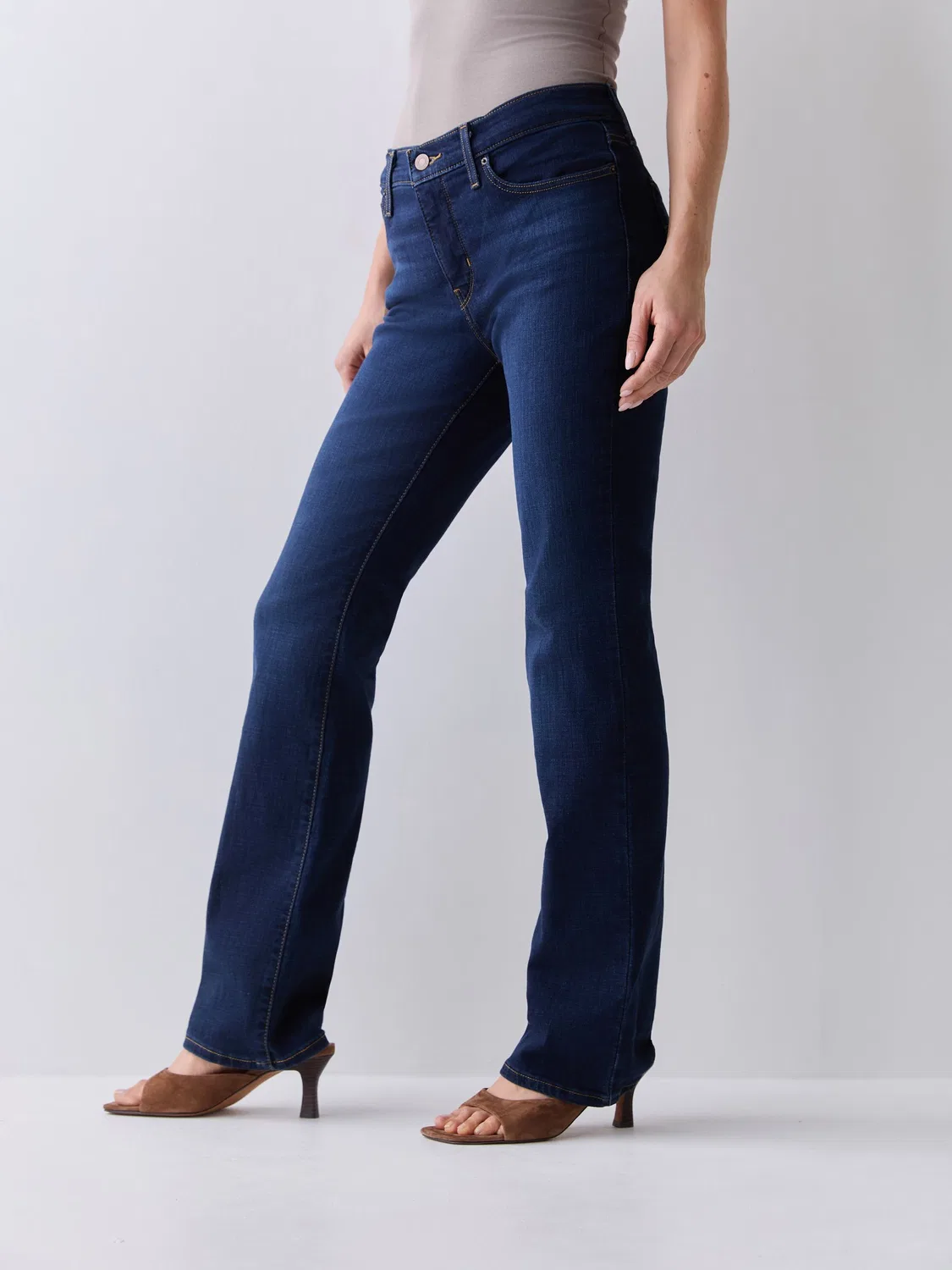Темно-синие джинсы Levi's 315 Bootcut со средней посадкой — фото 2